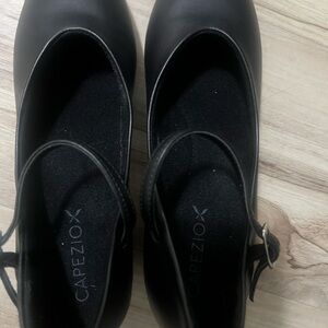 Capezio Women’s Jr. Footlight Character Shoe